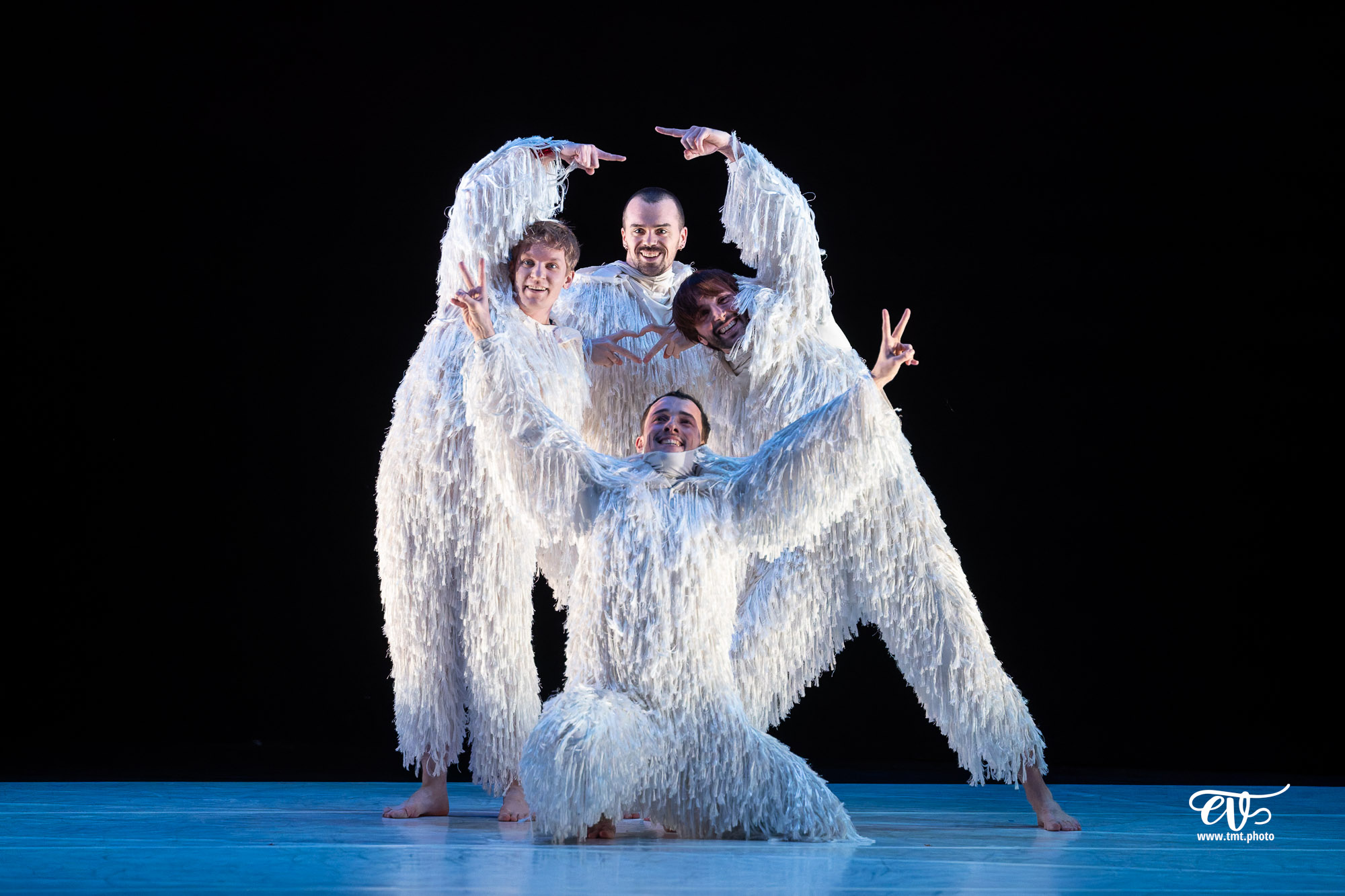 A4 (COMME LA FEUILLE) CIE CHICOS MAMBO